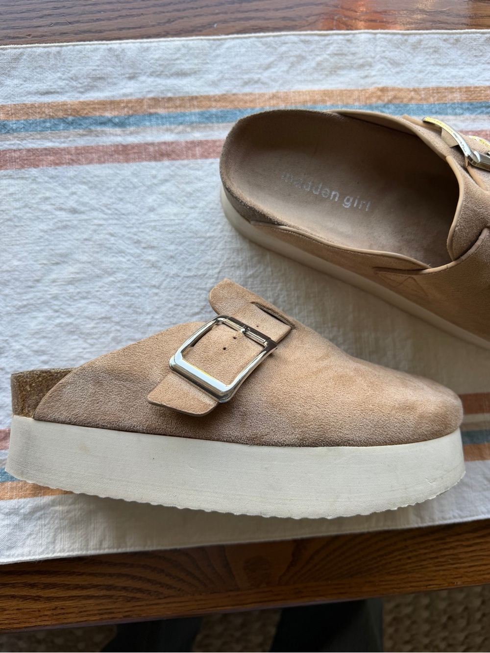 Madden Girl Cutiepie Platform Slip-On Clogs Tan Suede Buckle size 8